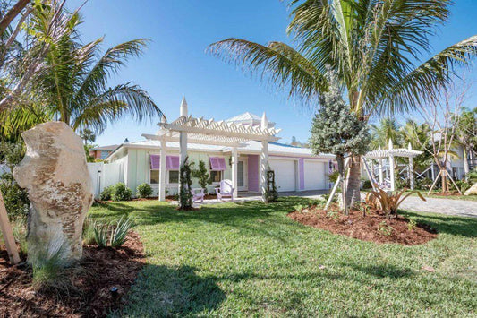 An Island Retreat With a Penchant for Nostalgia